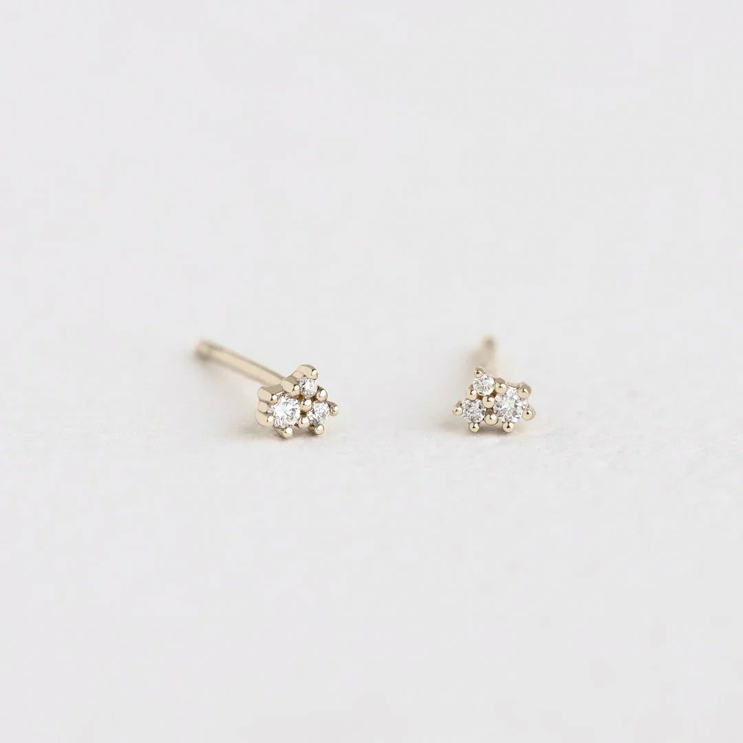 Puro mini cluster stud earrings in white gold