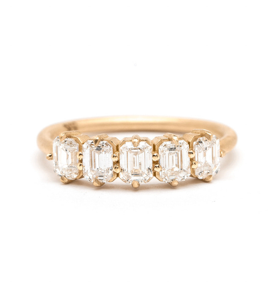 Front view of Puro Emerald Cut Band in rose gold.