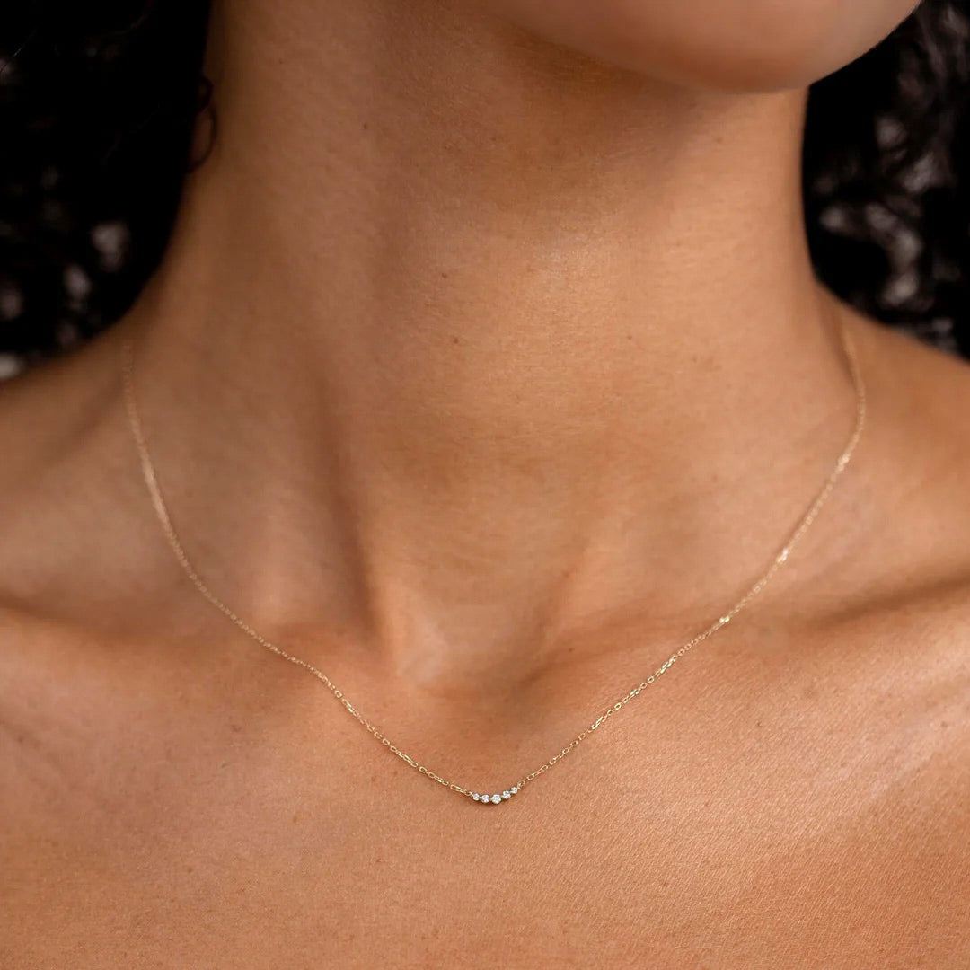 Puro mini diamond necklace in yellow gold on model